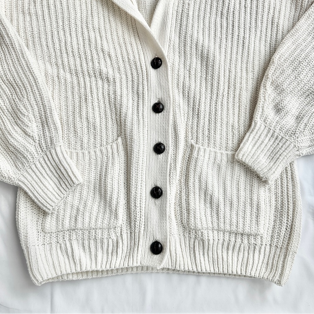 Abercrombie and Fitch Button Up Hooded Crochet Knit Cardigan 🤍 Size Medium - Picture 2 of 8